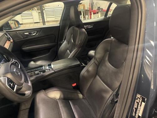 2019 Volvo S60 Hybrid T5