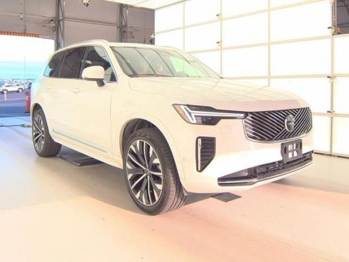 2025 Volvo XC90 B5 Plus 7-Seater