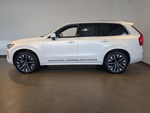 2025 Volvo XC90 B5 Plus 7-Seater
