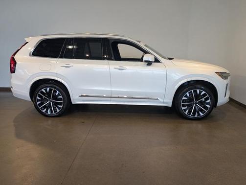 2025 Volvo XC90 B5 Plus 7-Seater