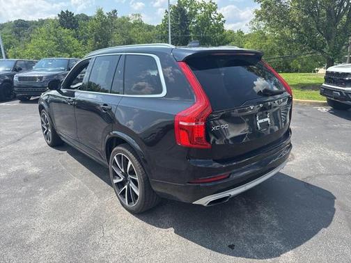 2020 Volvo XC90 T6 Momentum