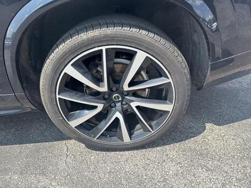 2020 Volvo XC90 T6 Momentum