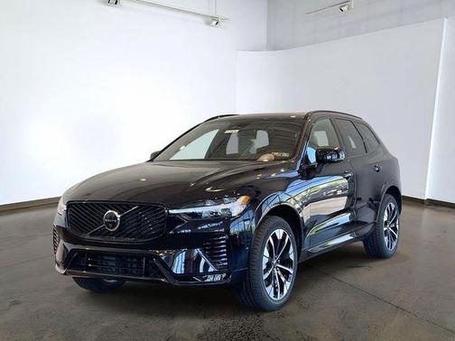 Onyx Black Metallic 2026 Volvo XC60 B5 Plus