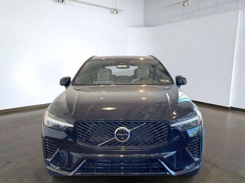 Onyx Black Metallic 2026 Volvo XC60 B5 Plus