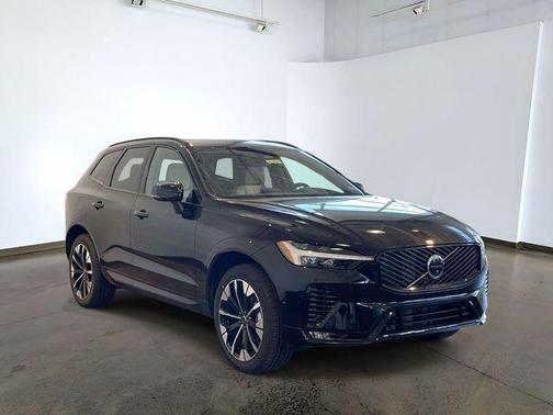Onyx Black Metallic 2026 Volvo XC60 B5 Plus