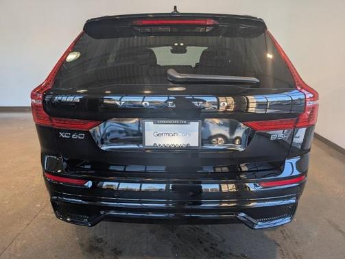2023 Volvo XC60 B5 Plus Dark Theme