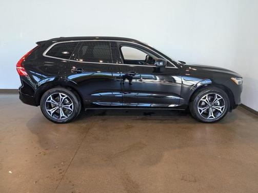 2022 Volvo XC60 B5 Momentum