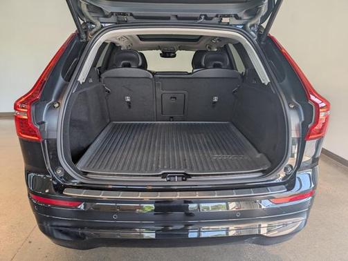 2022 Volvo XC60 B5 Momentum
