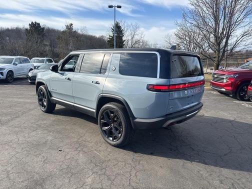 2024 Rivian R1S Adventure