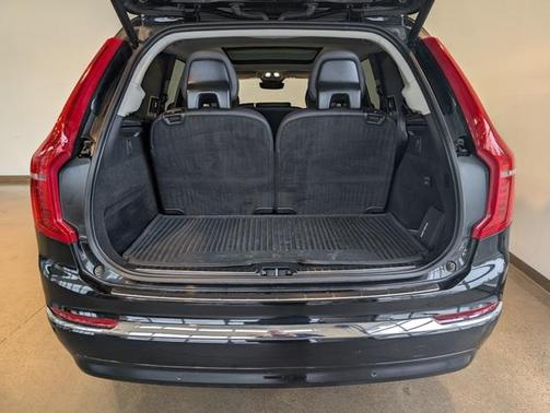 2023 Volvo XC90 B5 Plus