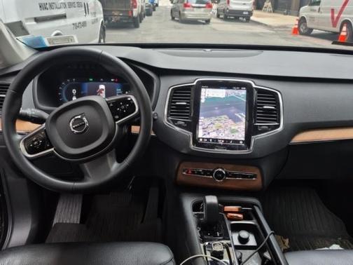 2023 Volvo XC90 B5 Plus