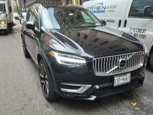 2023 Volvo XC90 B5 Plus