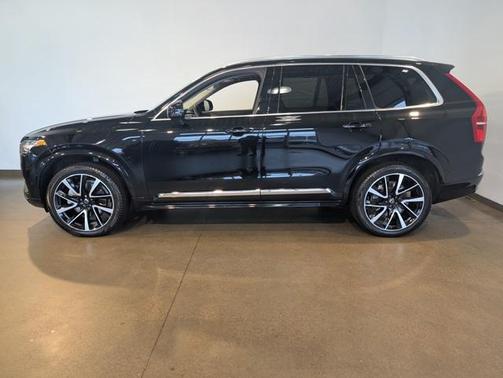 2023 Volvo XC90 B5 Plus