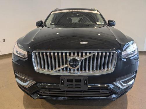 2023 Volvo XC90 B5 Plus