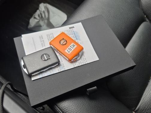 2023 Volvo XC90 B5 Plus