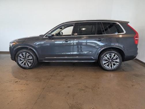 2022 Volvo XC90 T6 Momentum