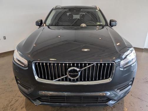 2022 Volvo XC90 T6 Momentum