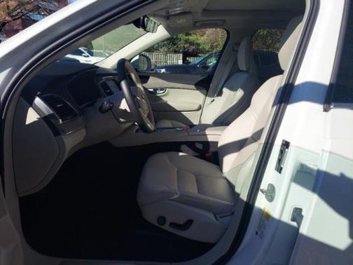 2024 Volvo XC90 Recharge Plug-In Hybrid T8 Plus Bright Theme 7 Passenger