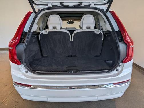 2024 Volvo XC90 Recharge Plug-In Hybrid T8 Plus Bright Theme 7 Passenger