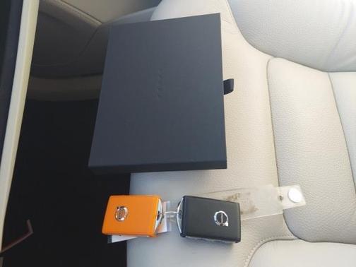 2024 Volvo XC90 Recharge Plug-In Hybrid T8 Plus Bright Theme 7 Passenger