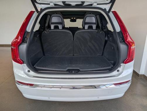 2025 Volvo XC90 B5 Plus