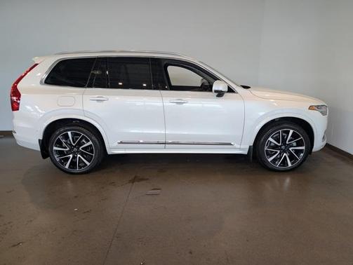 2025 Volvo XC90 B5 Plus