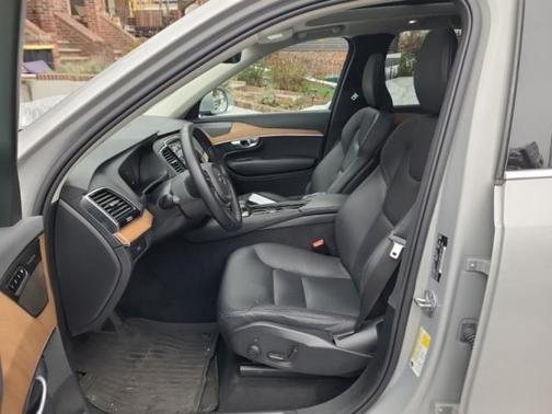 2024 Volvo XC90 B6 Plus Bright Theme 6-Seater