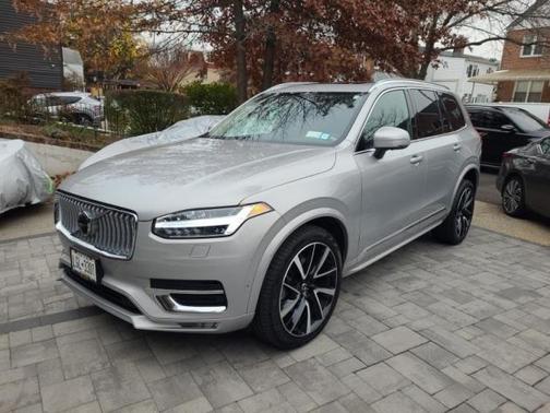 2024 Volvo XC90 B6 Plus Bright Theme 6-Seater
