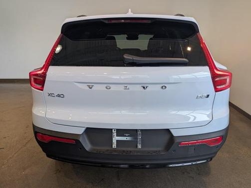 2026 Volvo XC40 B5 Plus