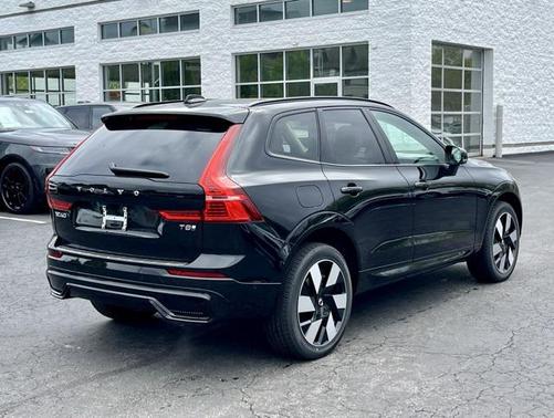 2025 Volvo XC60 Plug-In Hybrid T8 Plus