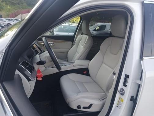 2024 Volvo XC90 B6 Plus Bright Theme 7-Seater