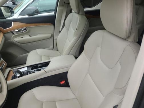 2022 Volvo XC90 Recharge Plug-In Hybrid T8 Inscription Expression 6 Passenger