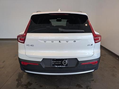 2025 Volvo XC40 B5 Plus Bright Theme
