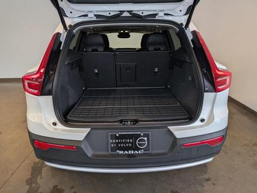 2025 Volvo XC40 B5 Plus Bright Theme
