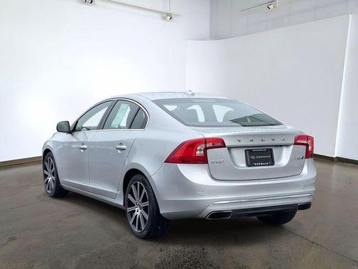 Bright Silver Metallic 2016 Volvo S60 Inscription T5 Platinum