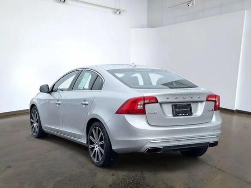 Bright Silver Metallic 2016 Volvo S60 Inscription T5 Platinum