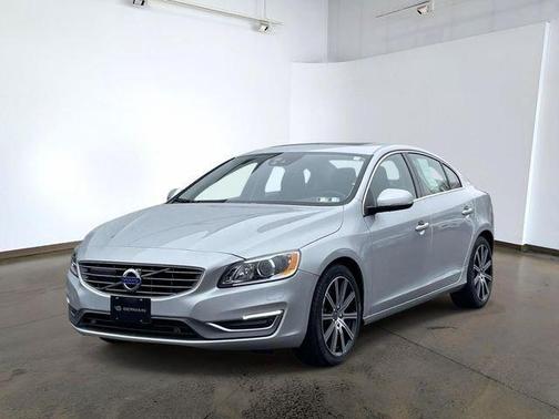 Bright Silver Metallic 2016 Volvo S60 Inscription T5 Platinum