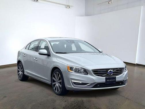 2016 Volvo S60 Inscription T5 Platinum
