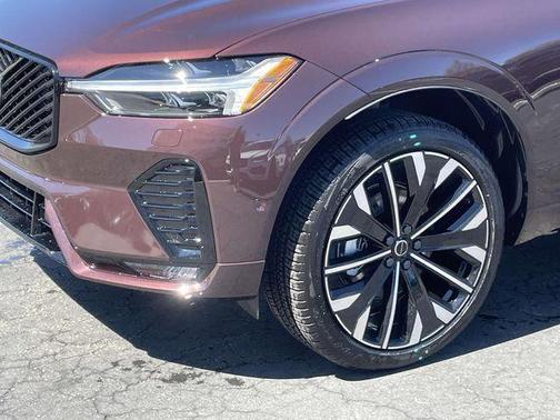 Mulberry Metallic 2026 Volvo XC60 B5 Ultra