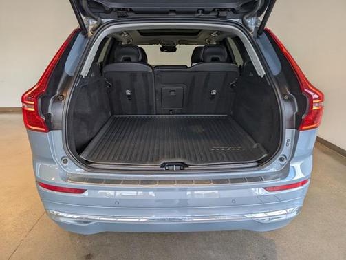 2022 Volvo XC60 B5 Inscription