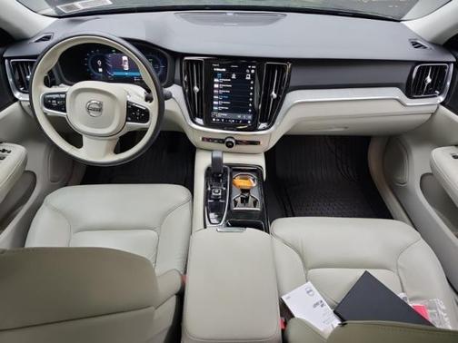 2023 Volvo S60 Recharge Plug-In Hybrid T8 Plus Dark Theme