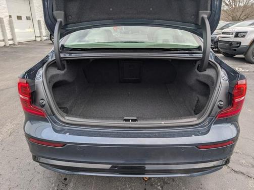 2023 Volvo S60 Recharge Plug-In Hybrid T8 Plus Dark Theme