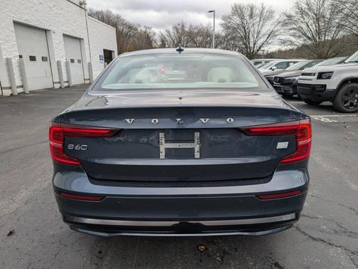 2023 Volvo S60 Recharge Plug-In Hybrid T8 Plus Dark Theme