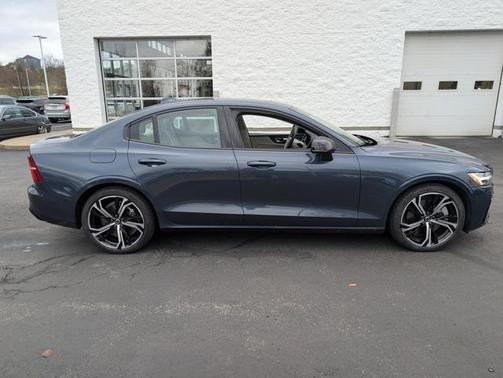 2023 Volvo S60 Recharge Plug-In Hybrid T8 Plus Dark Theme