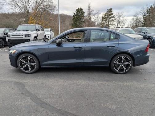 2023 Volvo S60 Recharge Plug-In Hybrid T8 Plus Dark Theme