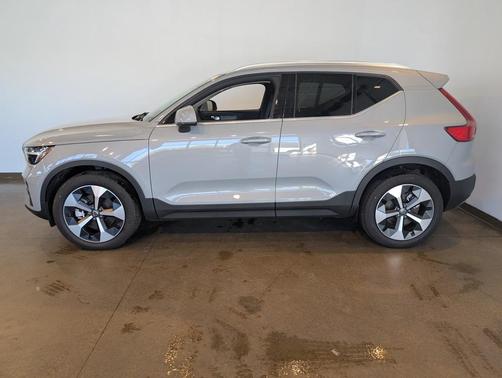 2025 Volvo XC40 B5 Core
