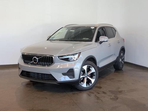 2025 Volvo XC40 B5 Core