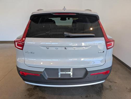 2025 Volvo XC40 B5 Core