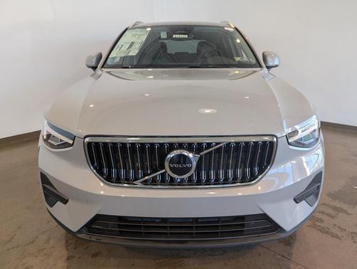 2025 Volvo XC40 B5 Core