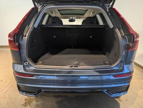 Denim Blue Metallic 2026 Volvo XC60 Plug-In Hybrid T8 Ultra